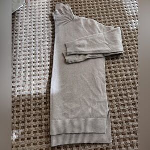 White and Warren cashmere easy stand neck sweater natural heather size m